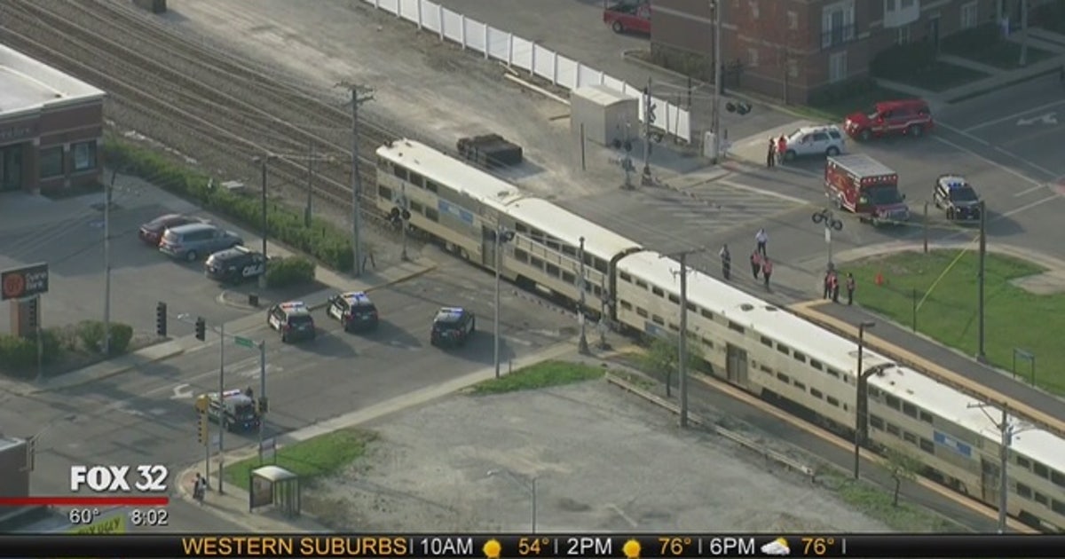 Man hit by Metra train in Elmwood Park pronounced dead | FOX 32 Chicago