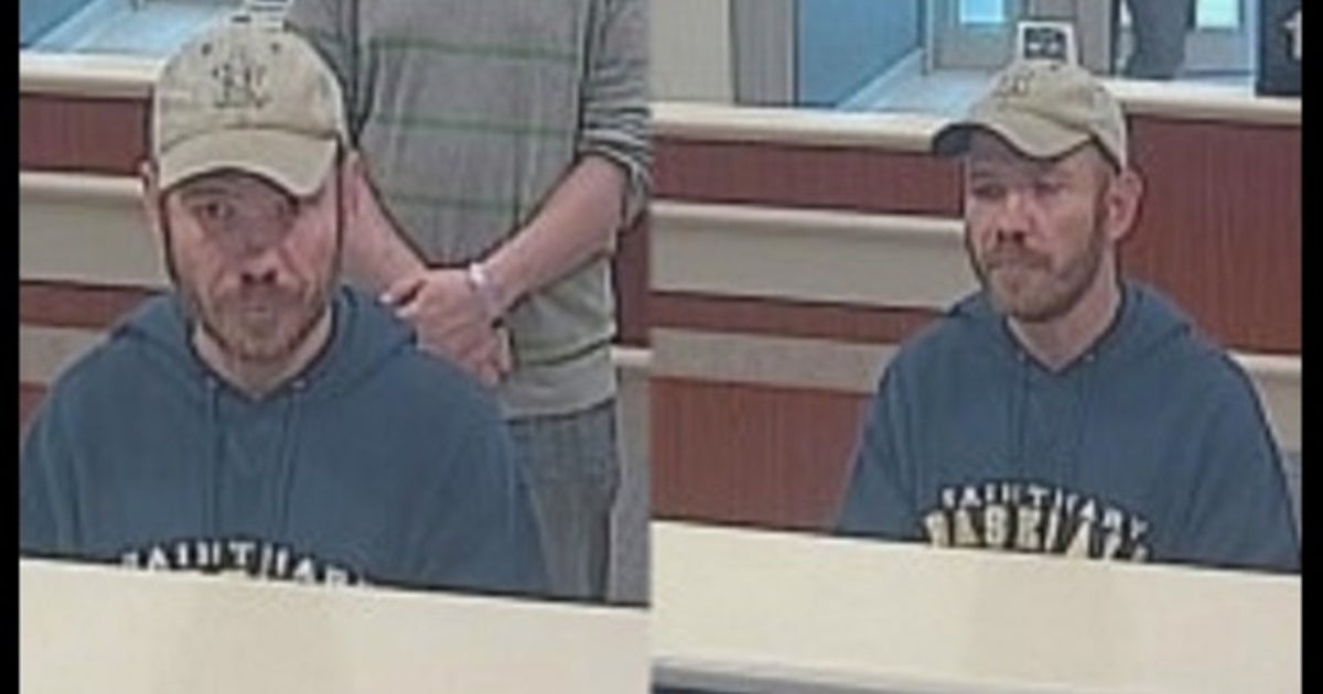Man charged with robbing Near West Side bank | FOX 32 Chicago