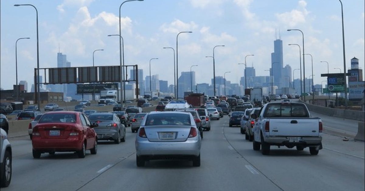 Suicidal person forces closure of Kennedy Expressway lanes | FOX 32 Chicago