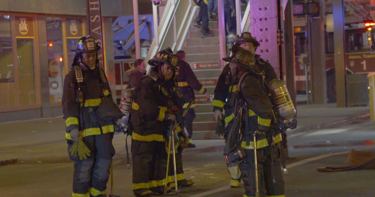 Firefighters injured battling blaze in the Loop | FOX 32 Chicago