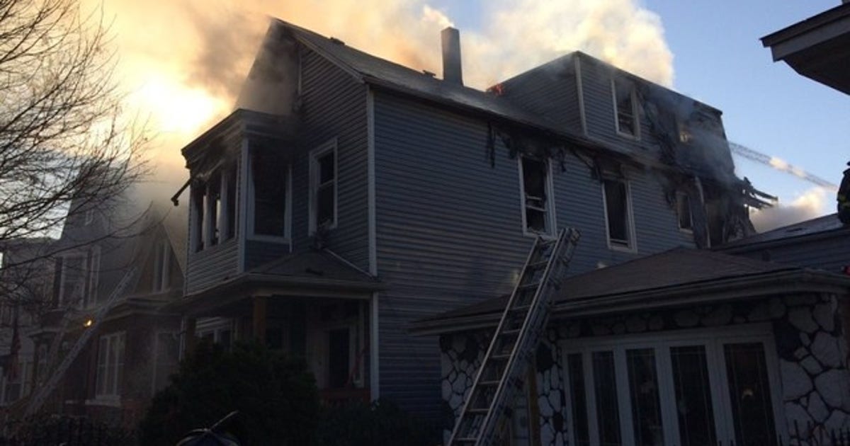 Firefighter among 6 hurt in Logan Square fire | FOX 32 Chicago