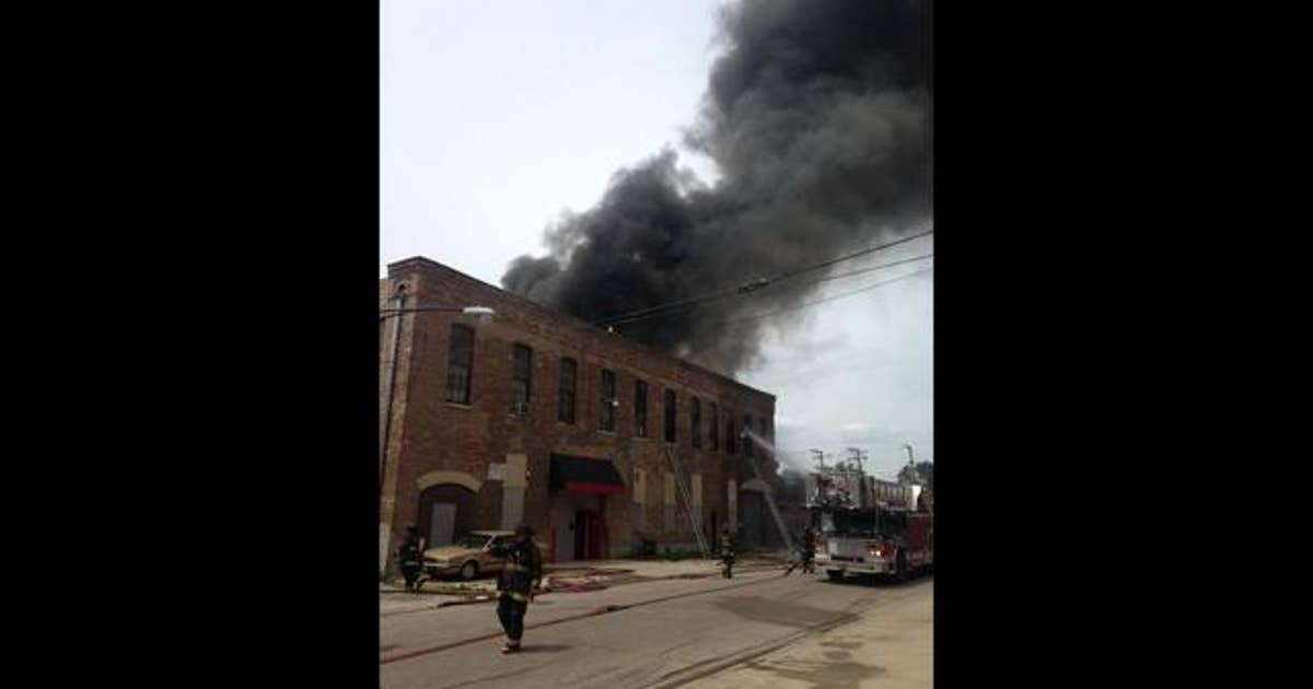 Crews battle two-alarm fire on Near West Side | FOX 32 Chicago