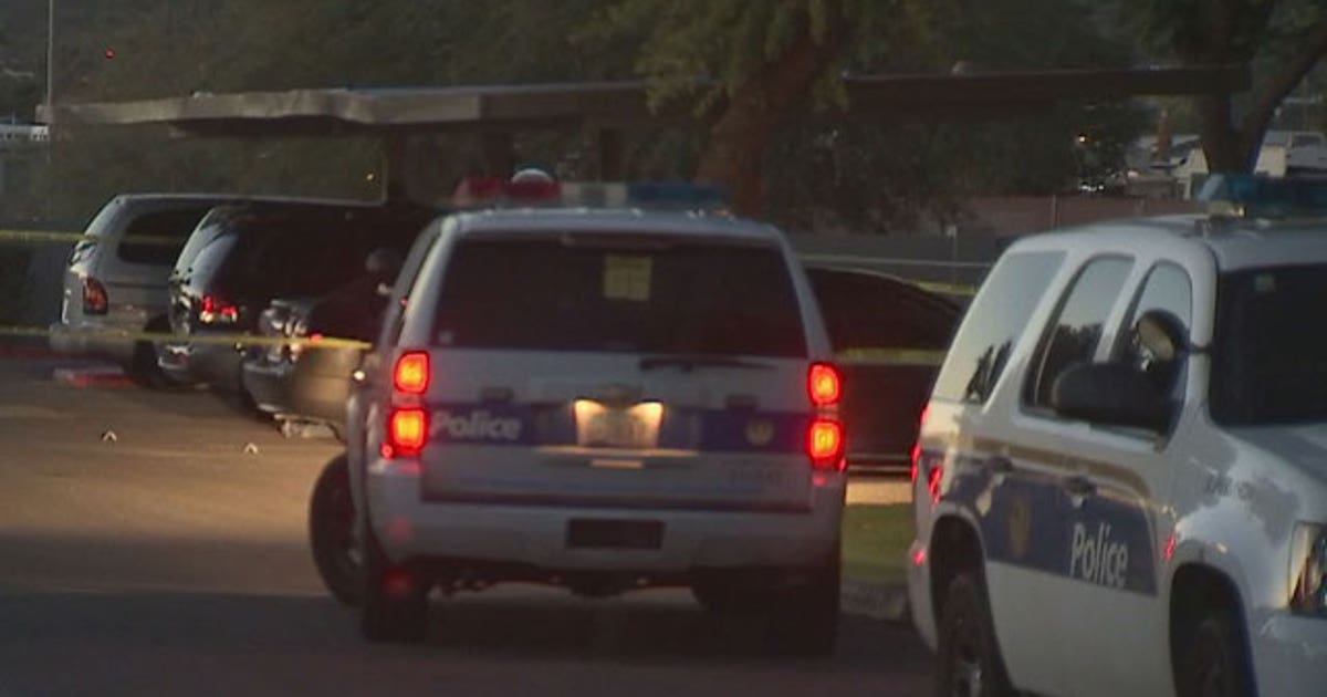Police: Woman shot, killed while loading kids into car | FOX 32 Chicago