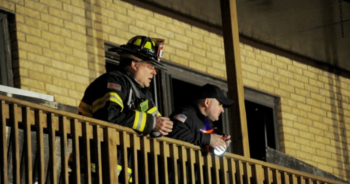 Apartment fire displaces several people in Oak Forest | FOX 32 Chicago