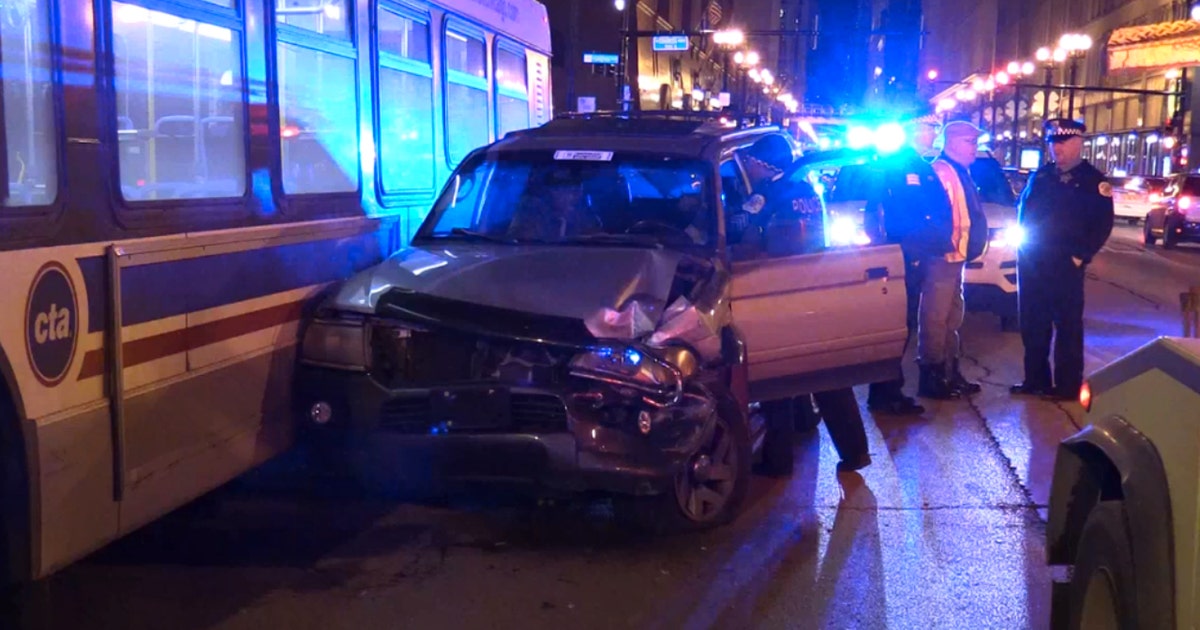 2 Chicago Police officers injured in Loop crash | FOX 32 Chicago