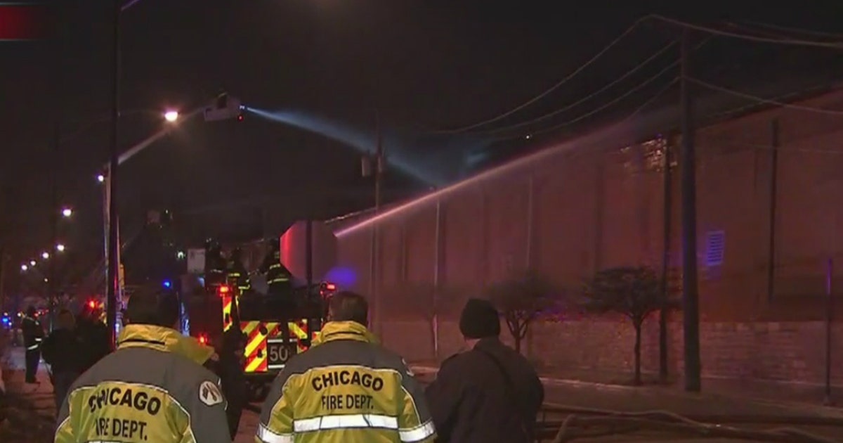 Firefighters put out massive blaze at South Side mattress warehouse ...