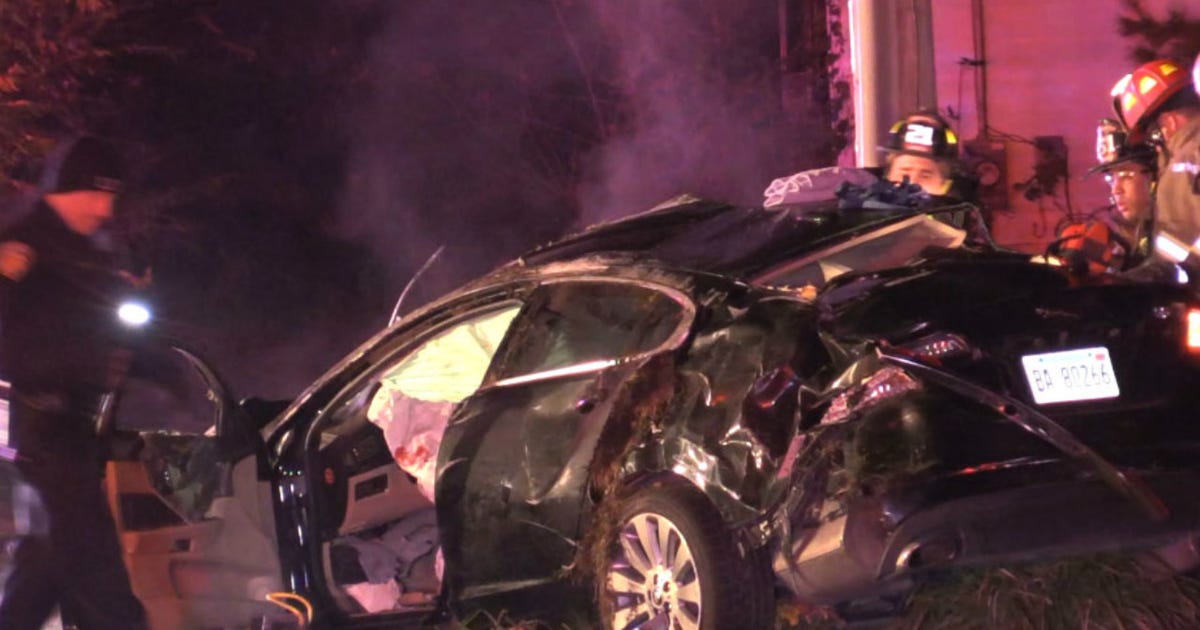 1 dead, 3 seriously injured in Lansing vehicle crash: police | FOX 32 ...