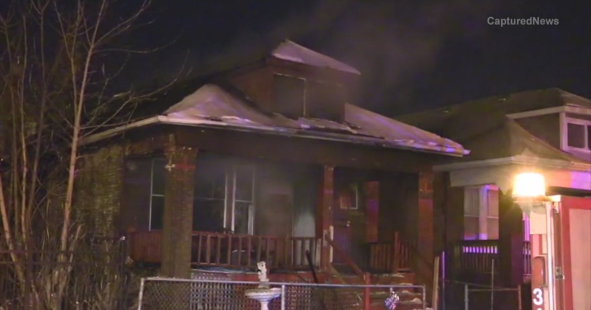 Firefighters battle house fire, frigid temps in Grand Crossing | FOX 32 ...