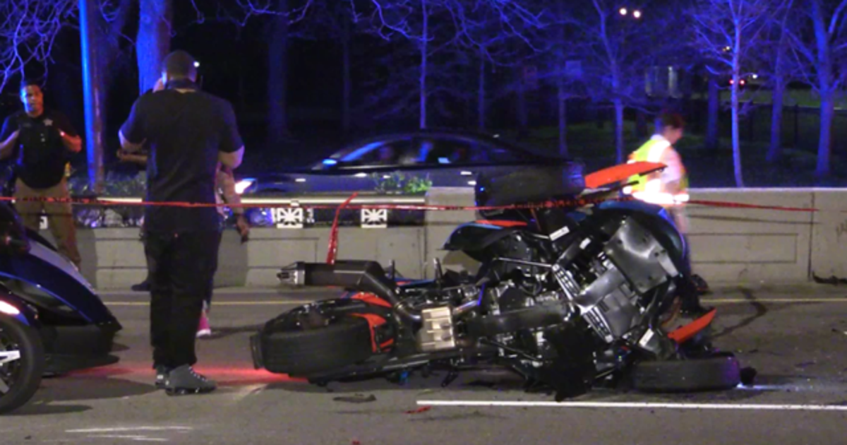 Man killed in Lake Shore Drive motorcycle crash | FOX 32 Chicago