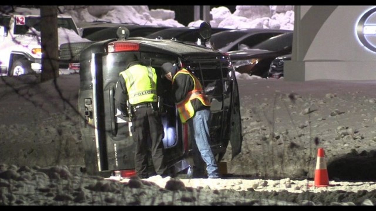 Police 1 killed, 6 injured in Bartlett rollover crash