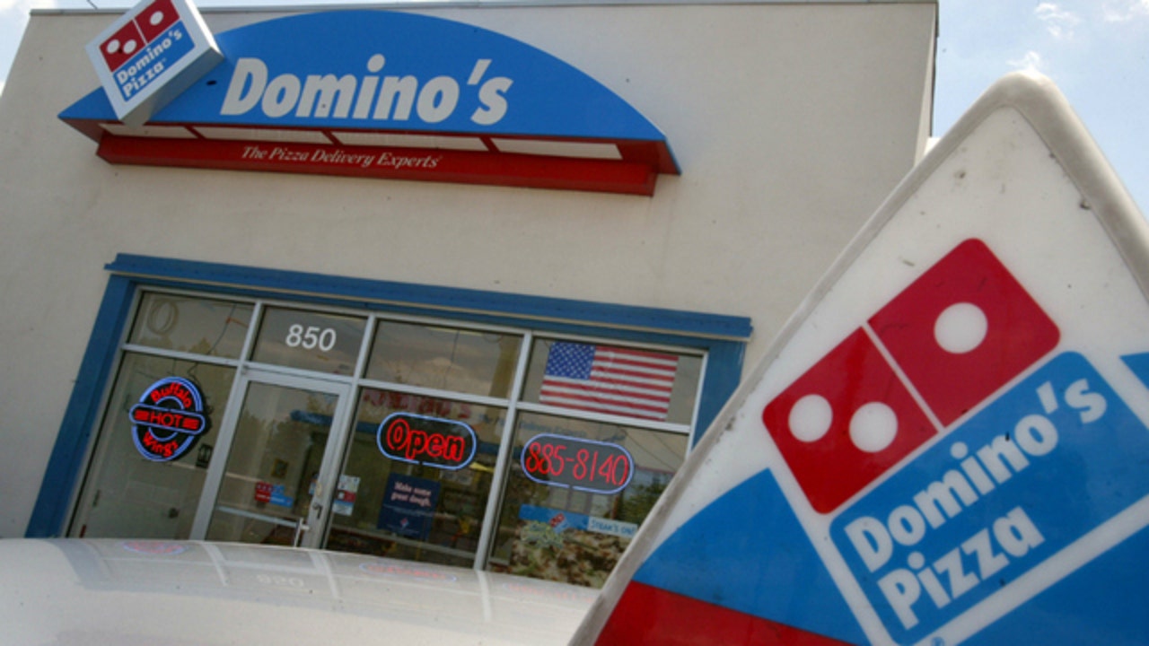 Domino's delivery man helps cops nab thief, still 'honors the 30minute delivery guarantee'