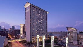 Winds cause damage to walkway between Hyatt Regency McCormick Place, convention center