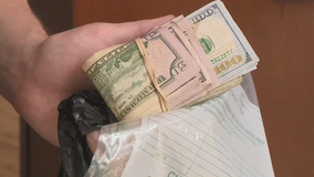 Man robs bank, throws cash, says 'Merry Christmas'