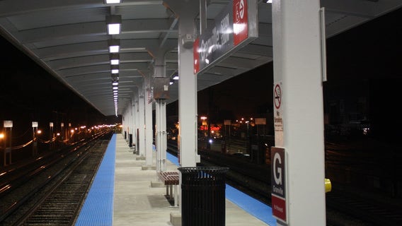 CTA train operator pushed onto tracks while trying to retrieve phone at Granville Red Line station