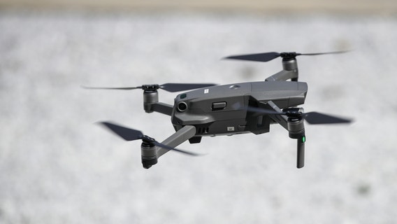 FAA bans drones over Chicago amid continued federal immigration enforcement