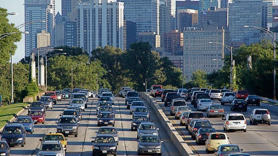 Chicago roads, airports take on Labor Day travel surge