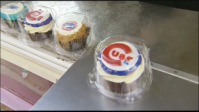 FOX 32 celebrates Cubbies win with ‘Cubs Cakes'