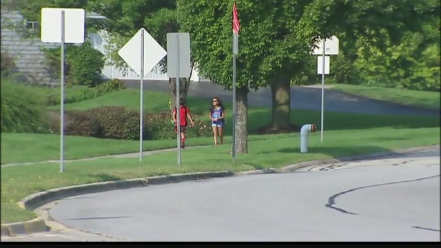 Students head to school as heat rolls in