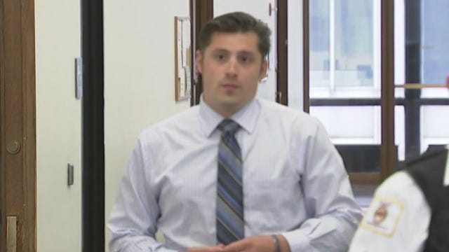Fired Chicago police officer files lawsuit to get his job back