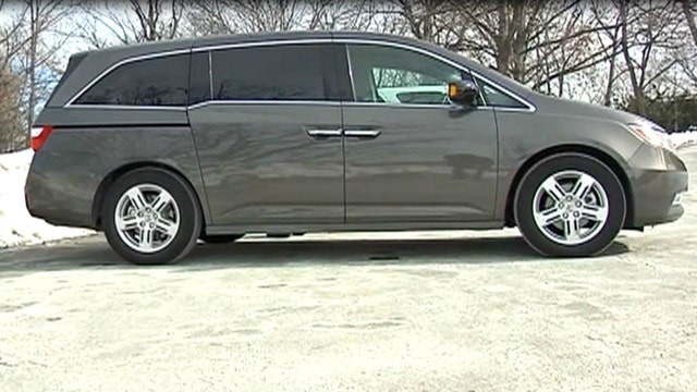 Honda recalls 900,000 Odyssey minivans; 2nd row seat may tip