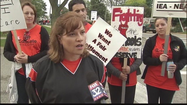 Striking East St. Louis teachers, school board approve deal