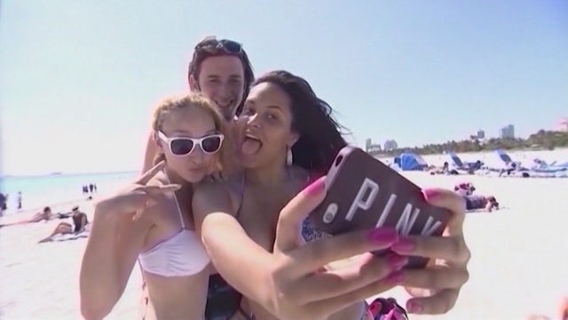 California doctor seeing rise in 'selfie wrist'