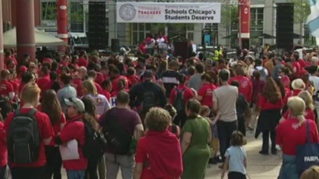 School board resigns, Mayor Lightfoot to appoint new members next month