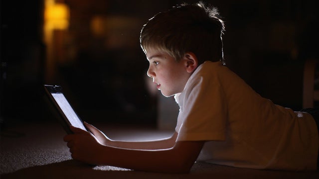 Kids under 5 should have no more than one hour of screen time, experts say