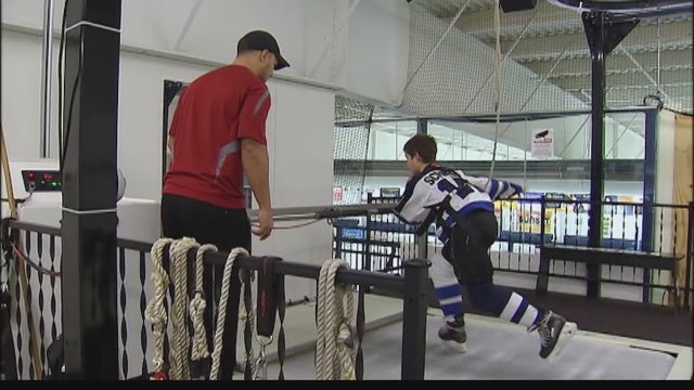 Former NHL star training local hockey players