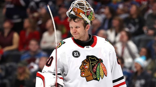 Collin Delia makes 35 saves, Blackhawks beat Avs 2-1