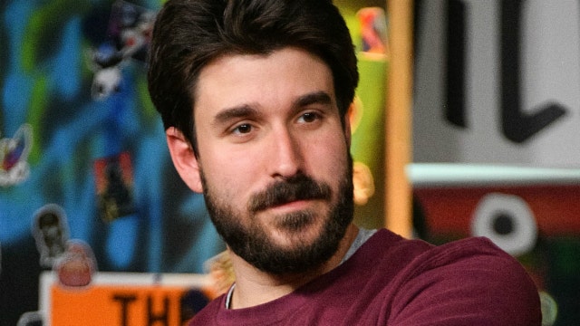 Men with beards appear as better partners in long-term relationships, study suggests