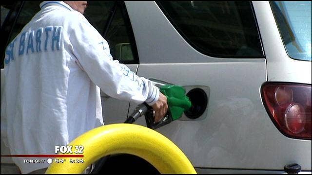 Chicago-area gas prices fall below $3 per gallon