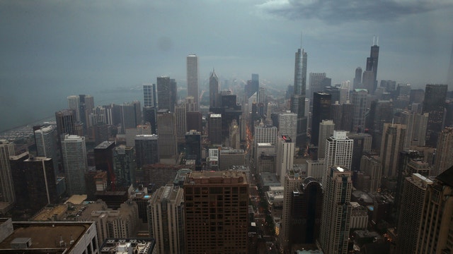 Warm Wednesday brings spotty showers to Chicago area