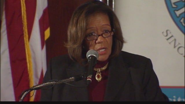 Chicago schools CEO wants predecessor to cough up millions