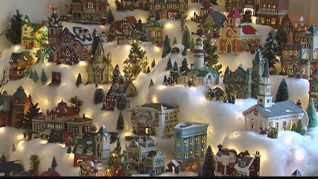 Local man spends decades filling living room with Christmas cheer