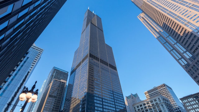 Willis Tower fitness center, club close for cleaning after member tests positive for COVID-19