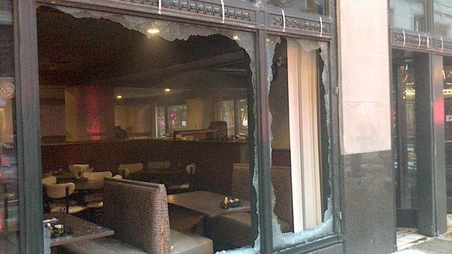 Fire extinguished in restaurant of Loop high-rise