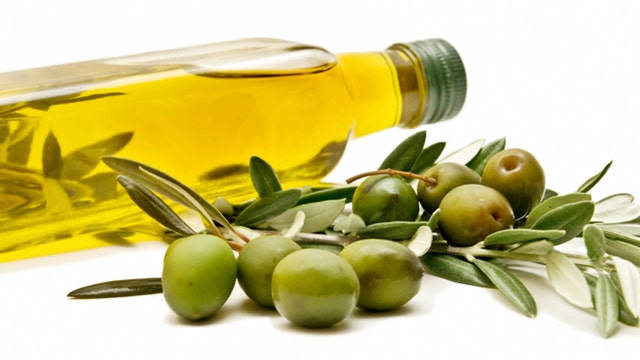 Greek police arrest 7 for selling bogus olive oil