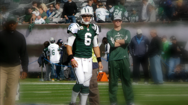 Bears sign quarterback Mark Sanchez to 1-year deal