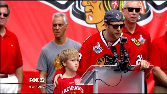 Blackhawks honor team's assistant equipment manager at rally