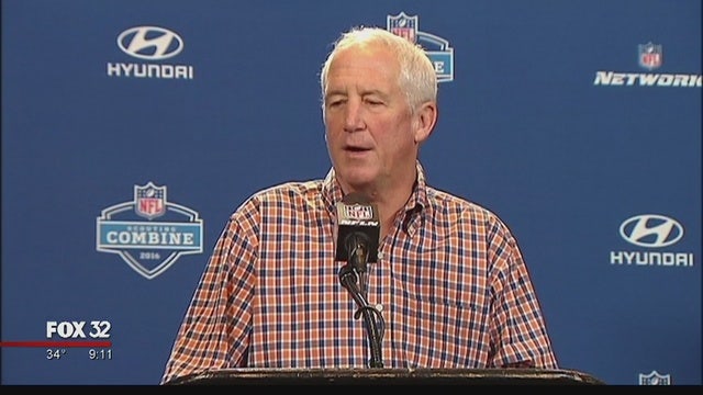 Fox faces questions about decisions after Bears' latest loss