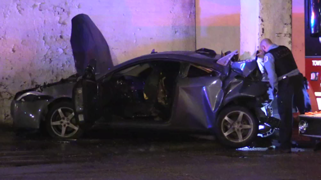 Police: 1 killed, 2 hurt in Heart of Chicago crash