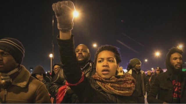 Chicago protesters plan to stop shoppers from spending money on Black Friday