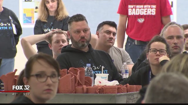 West Chicago High School teachers avoid strike