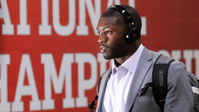 Roquan Smith signs with Bears, and gets right to work
