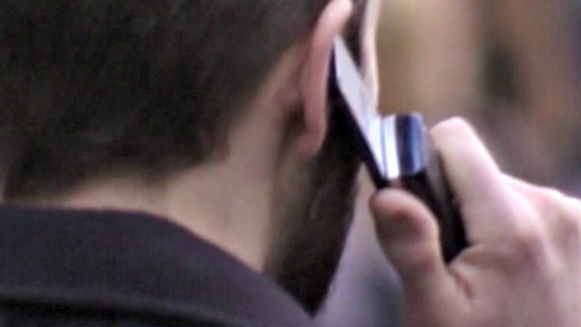 More people switching back to flip phones