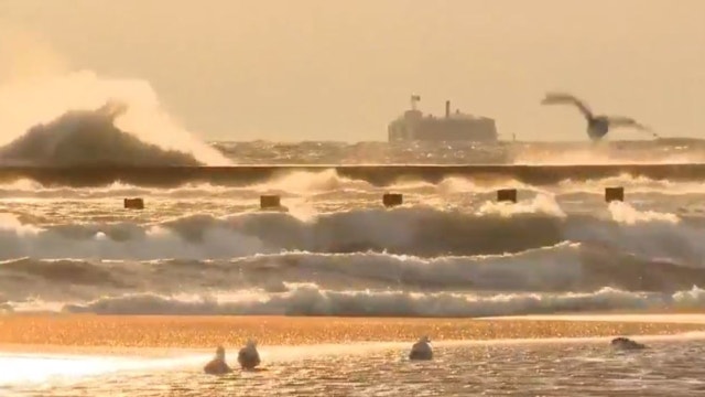 'Life threatening' waves, currents prompt warning from weather service