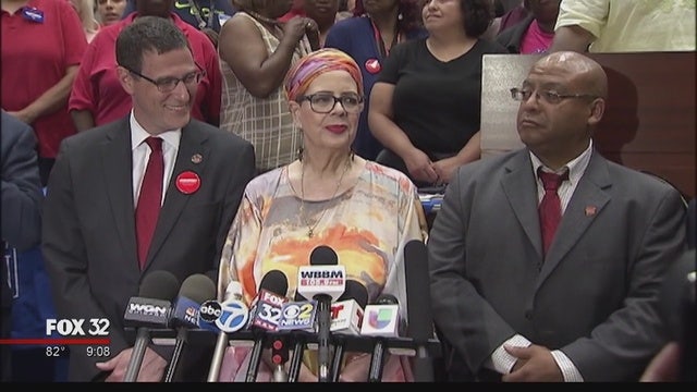 Threat of strike looms over start of Chicago school year