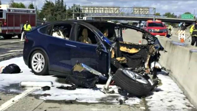 09fe2df8-Tesla crash