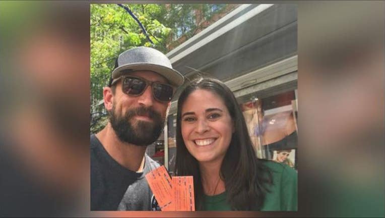 0d150b54-Aaron Rodgers with fan